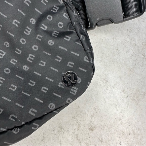 Lululemon Motif Mirrorify Reflective Everwhere Belt Bag - Picture 3 of 8